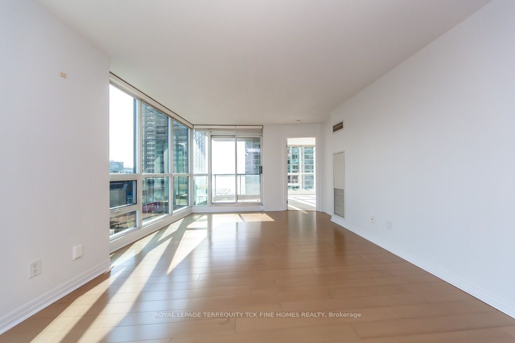 16 Yonge St, unit 1109 for sale