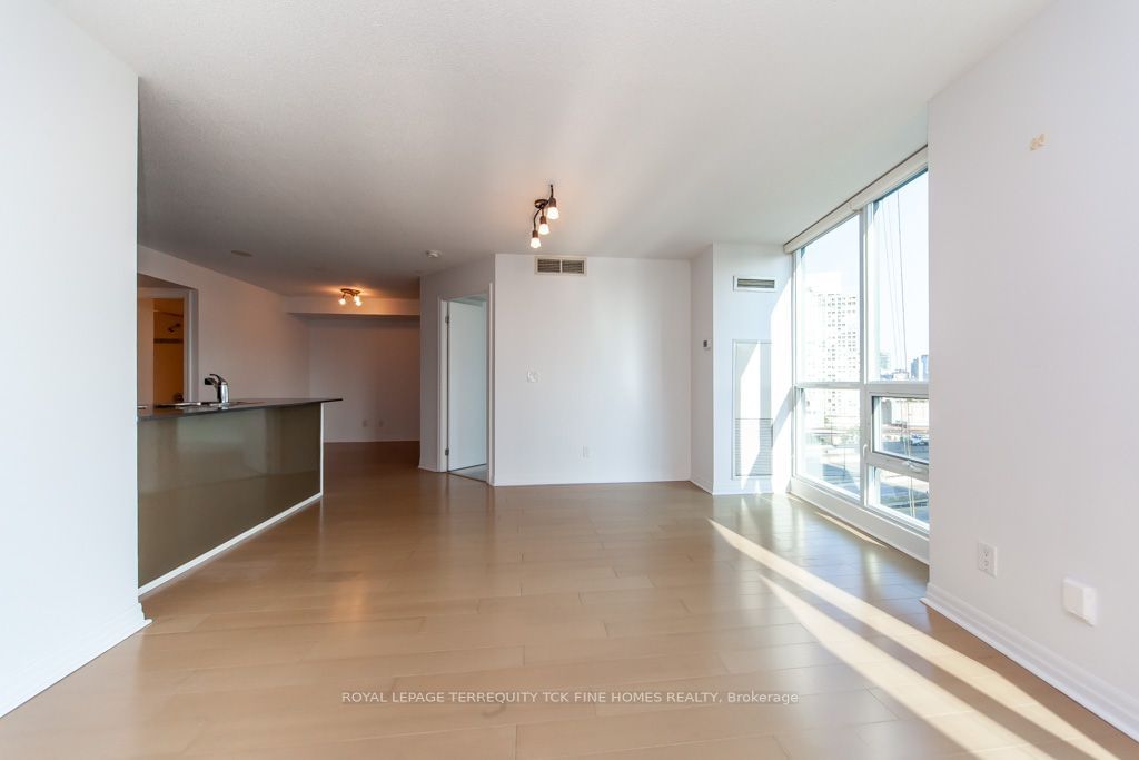 16 Yonge St, unit 1109 for sale