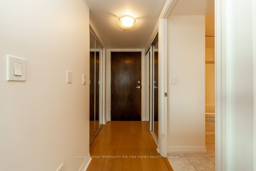 16 Yonge St, unit 1109 for sale