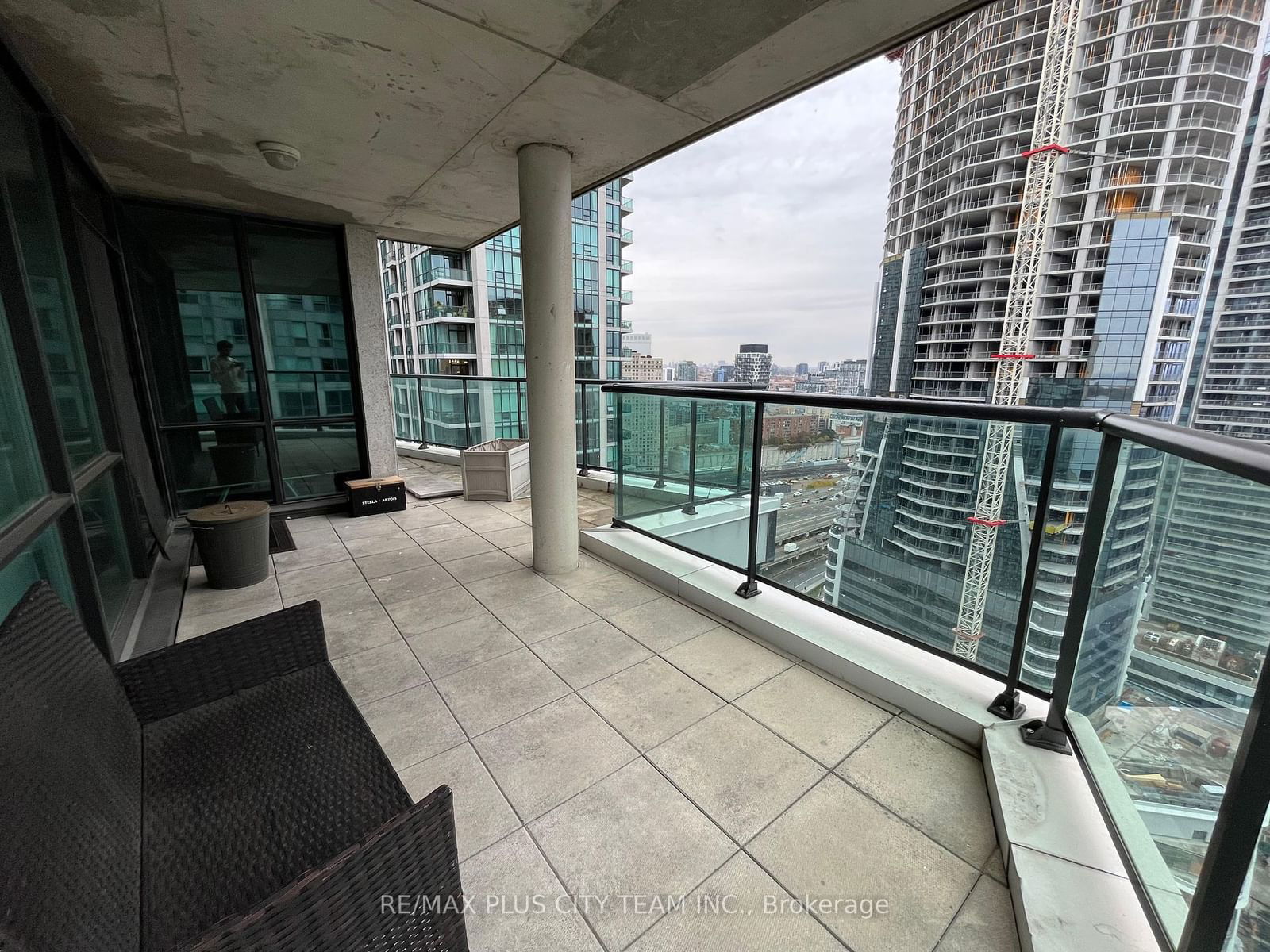 12 Yonge St, unit 2803 for rent