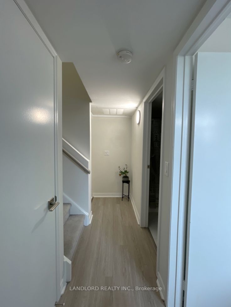 98 Redpath Ave, unit 8 for rent