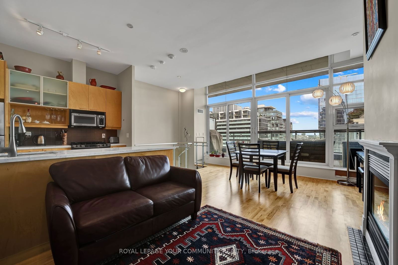 333 Adelaide St, unit 1403 for rent