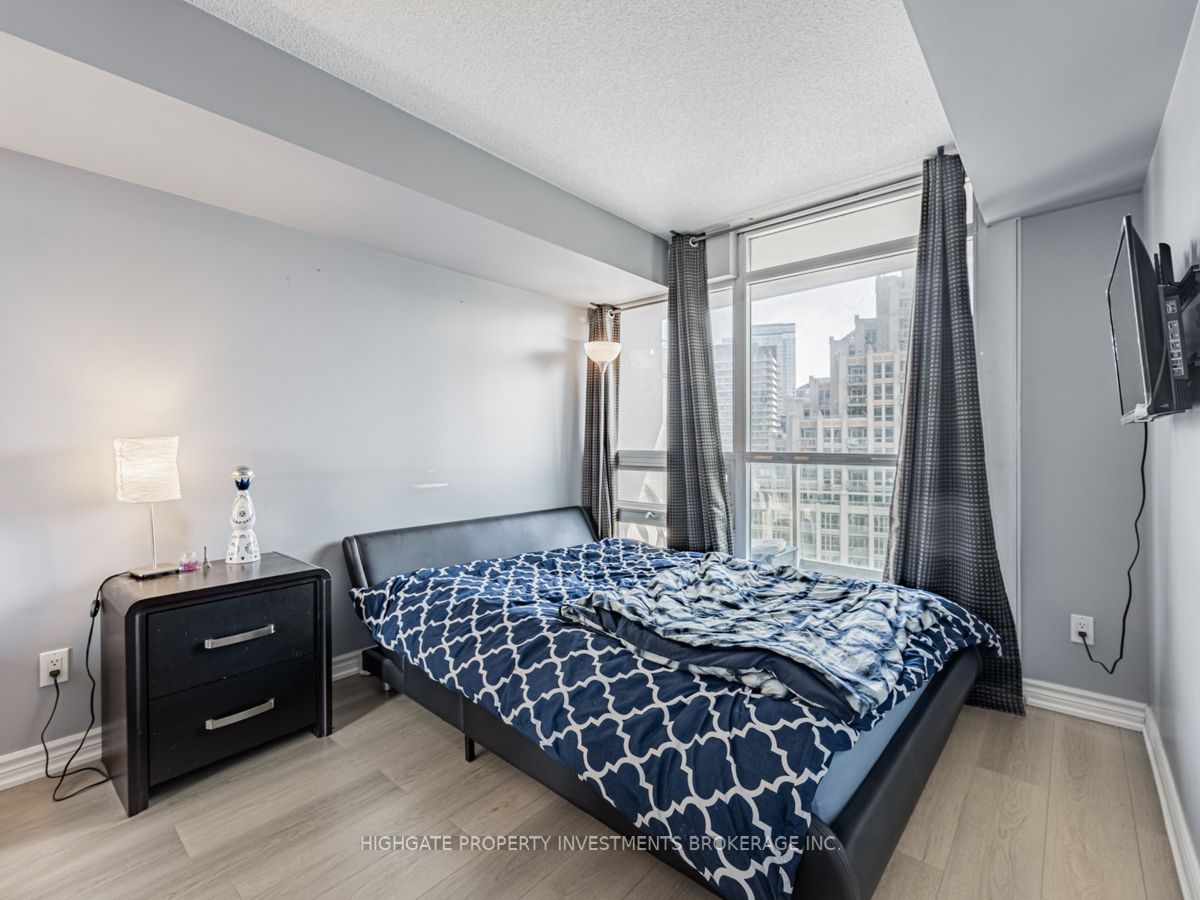 215 Fort York Blvd, unit 1302 for rent