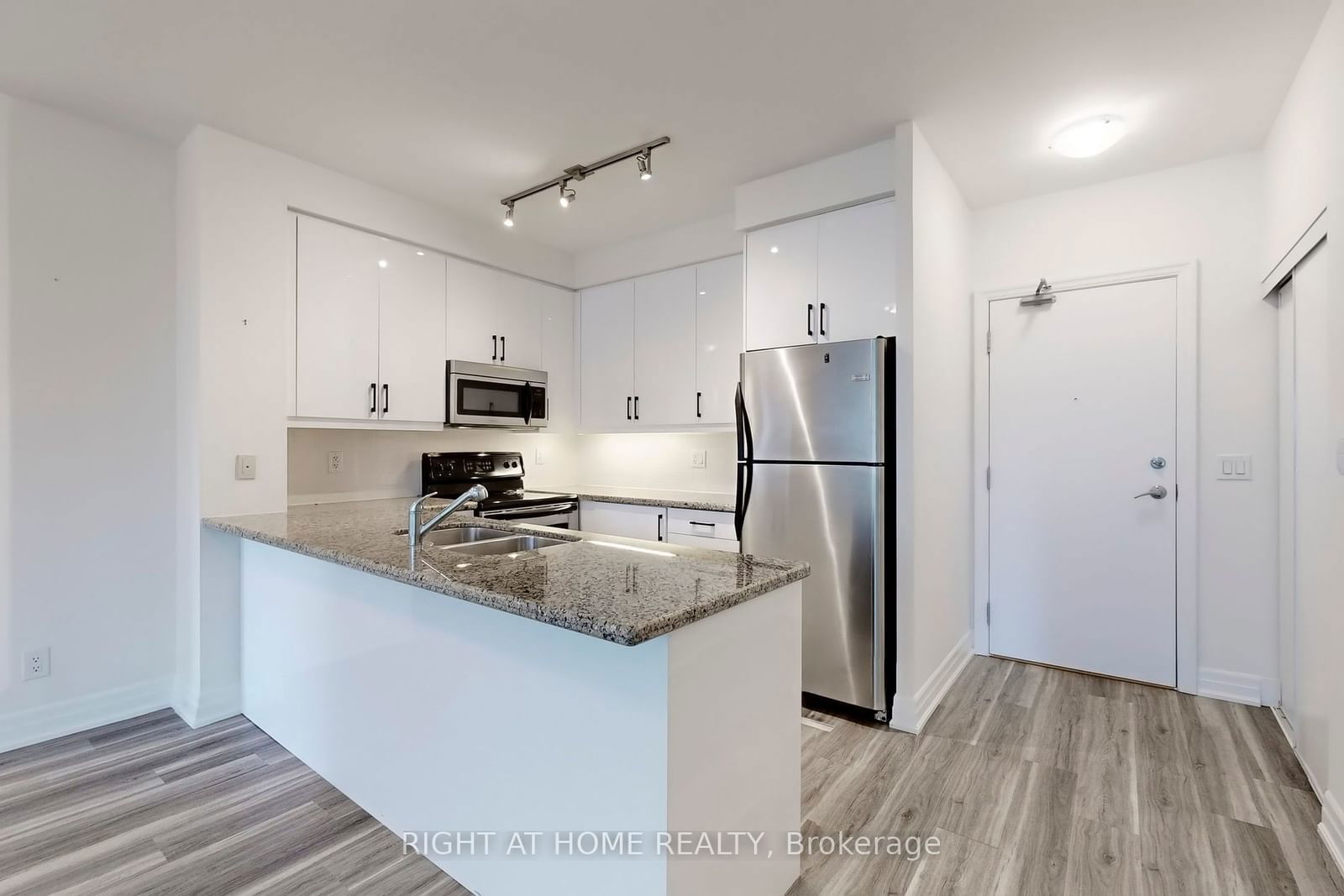 500 St Clair Ave W, unit 507 for rent