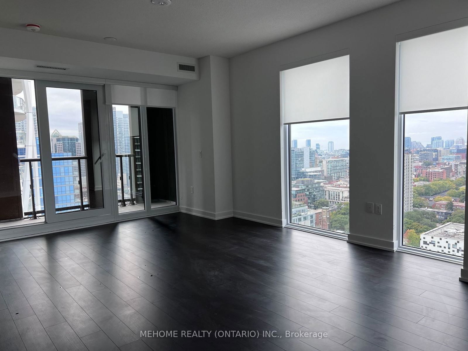 238 simcoe St, unit 2508 for rent