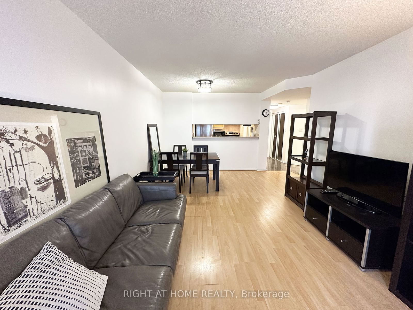 711 Bay St, unit 1420 for rent