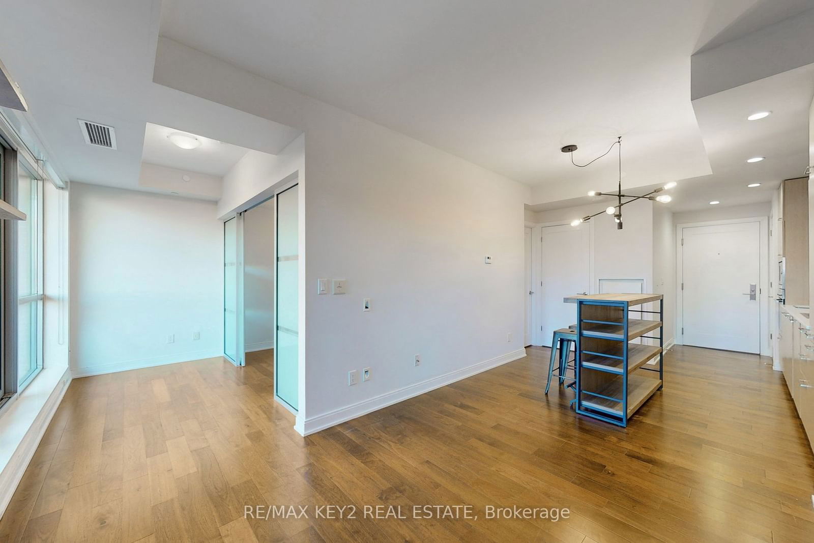 55 Front St E, unit 616 for rent