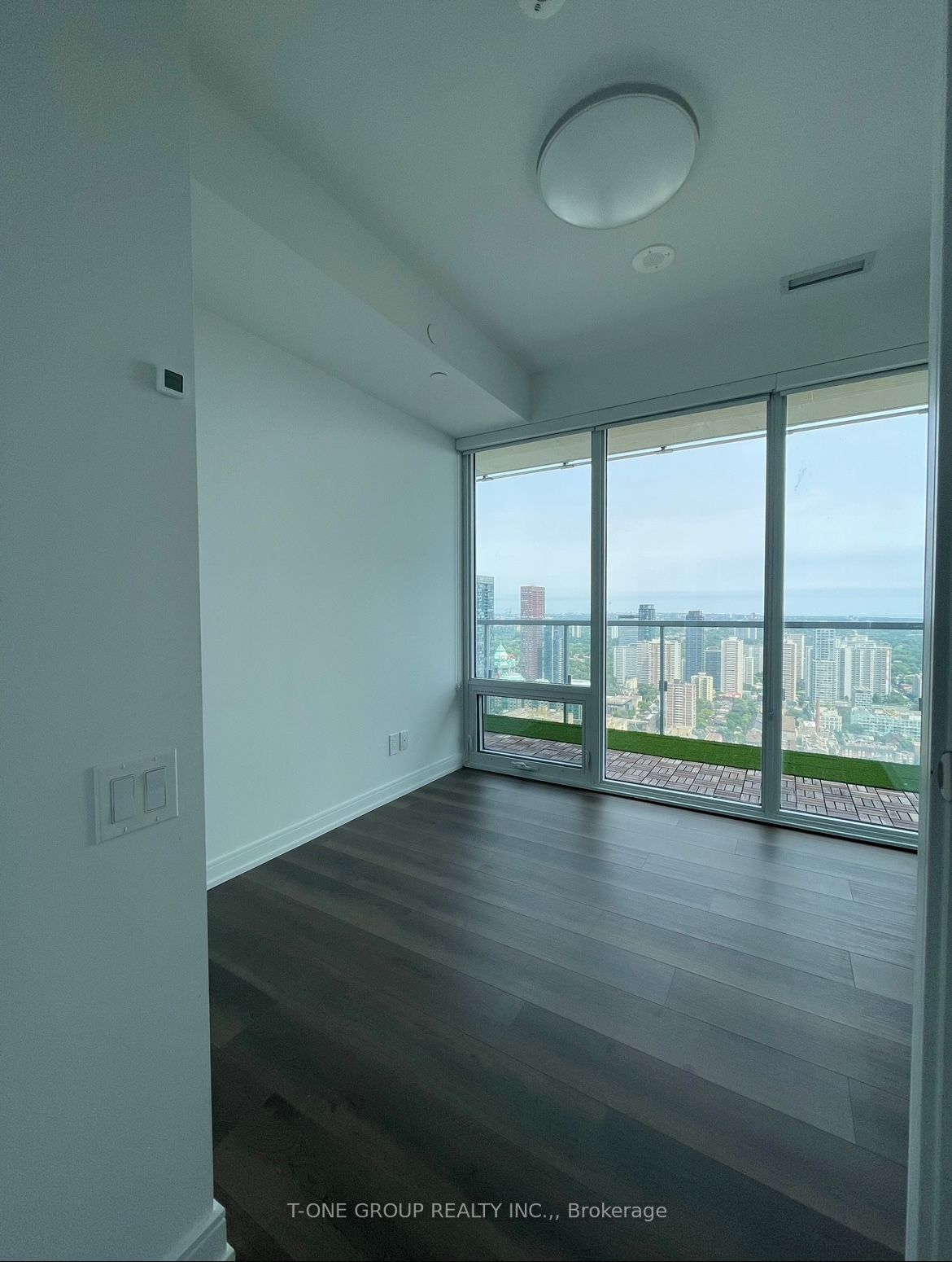 3 Gloucester St, unit 4902 for rent