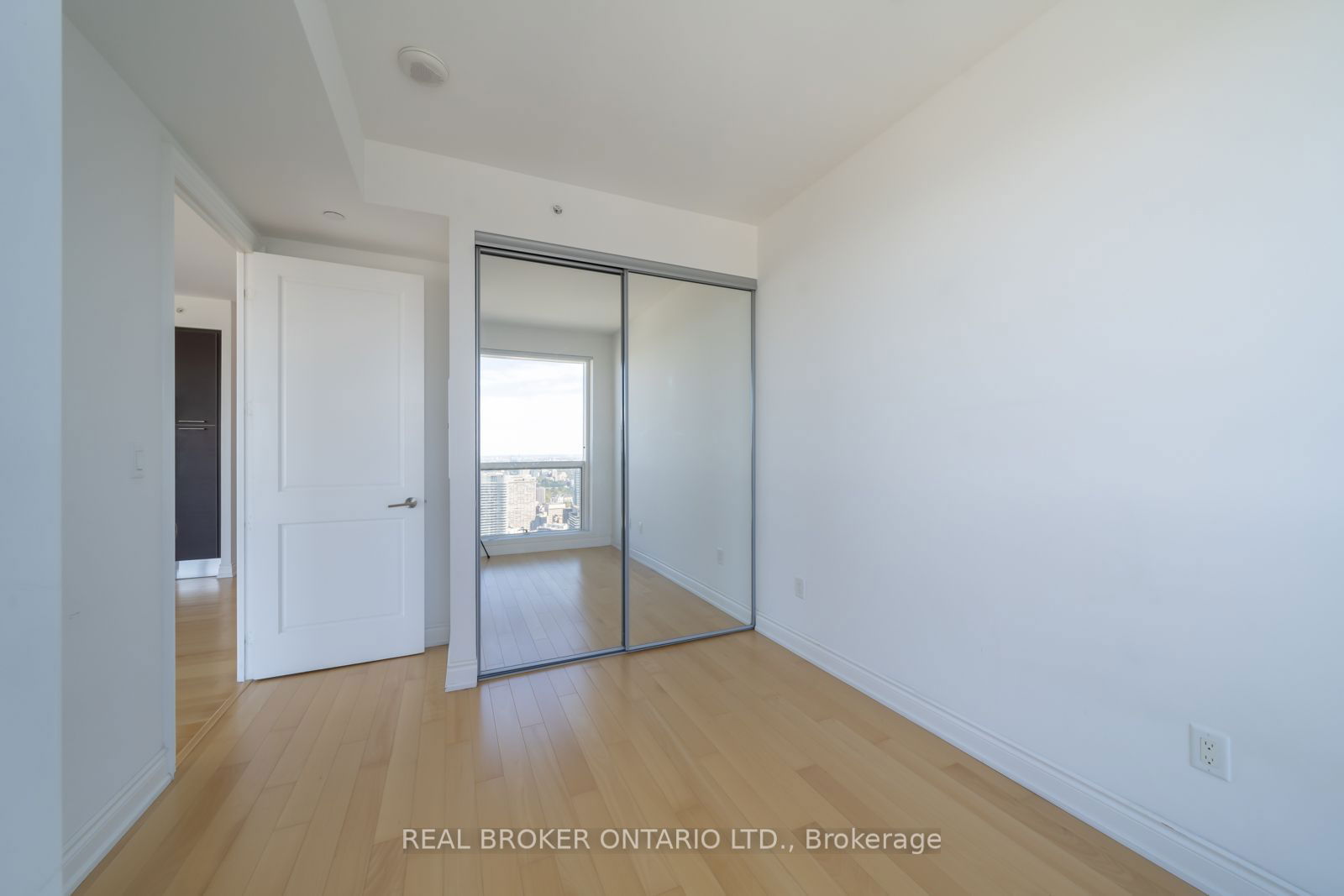 388 Yonge St, unit 7302 for rent