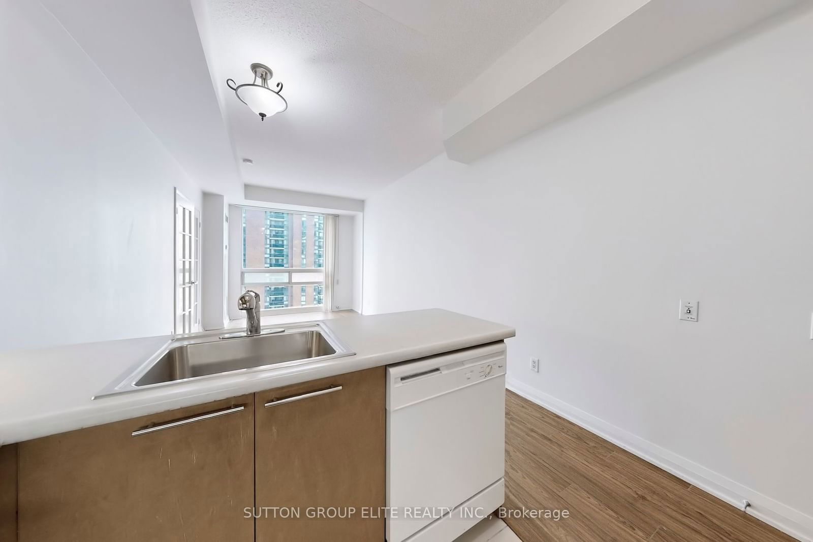 1121 Bay St, unit 1102 for rent