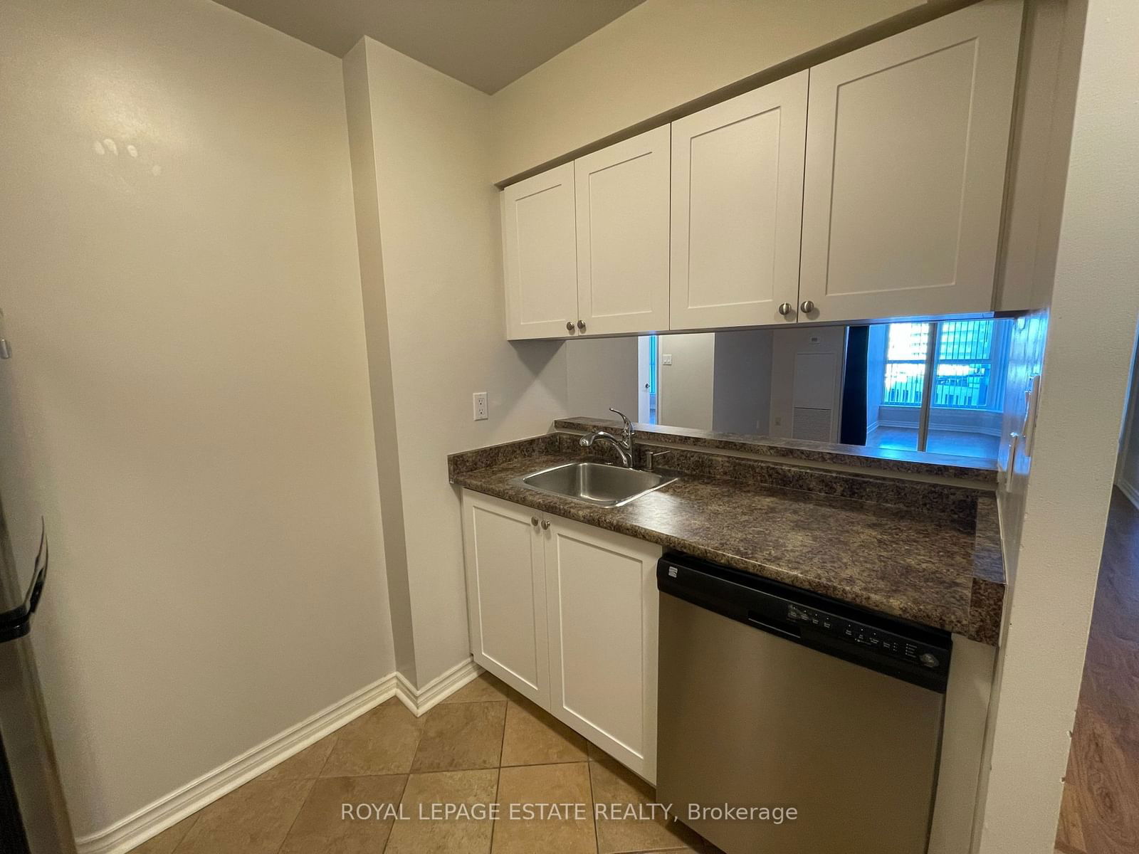 44 St Joseph St, unit 701 for rent