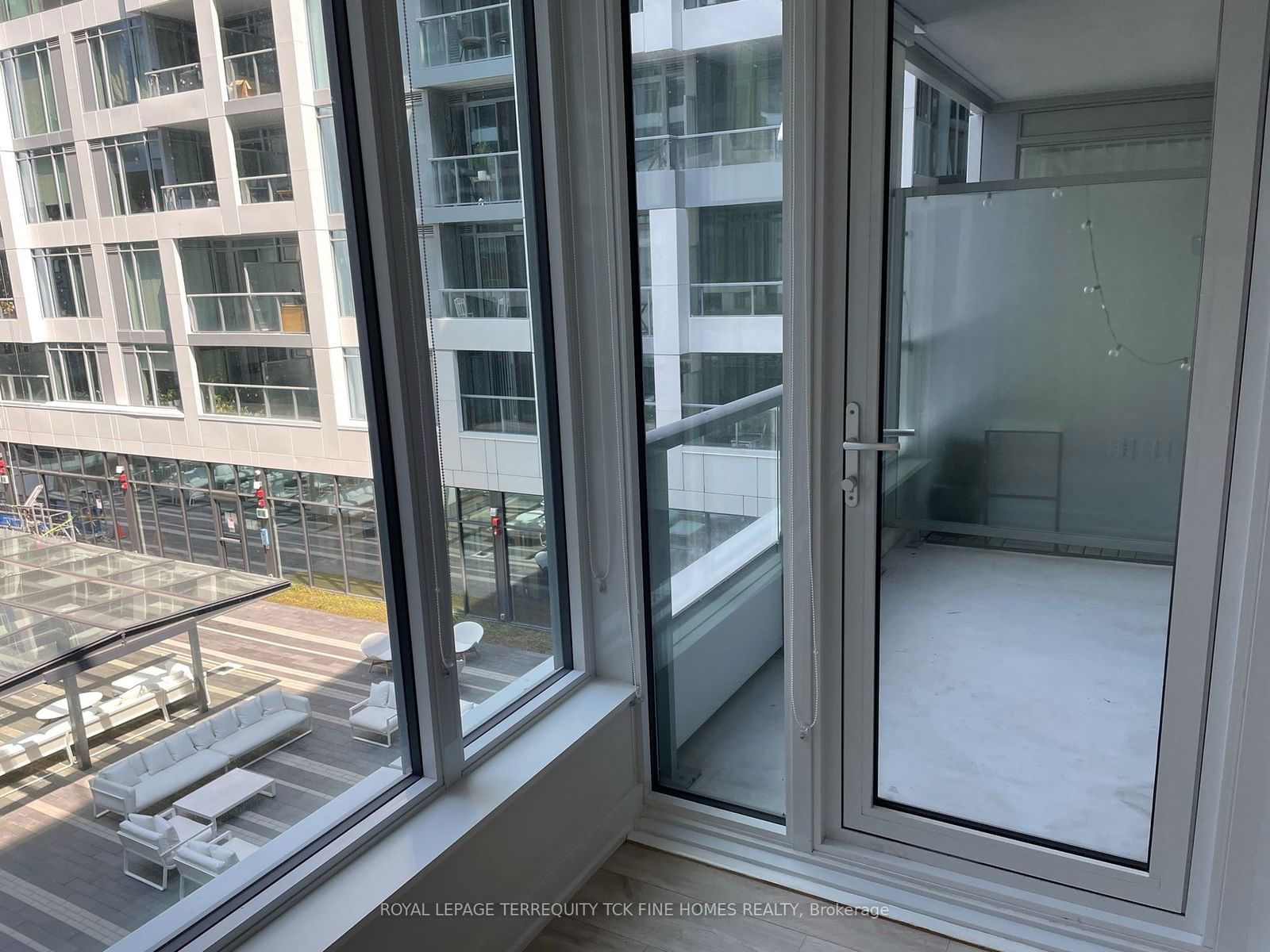 576 Front St W, unit 413E for rent