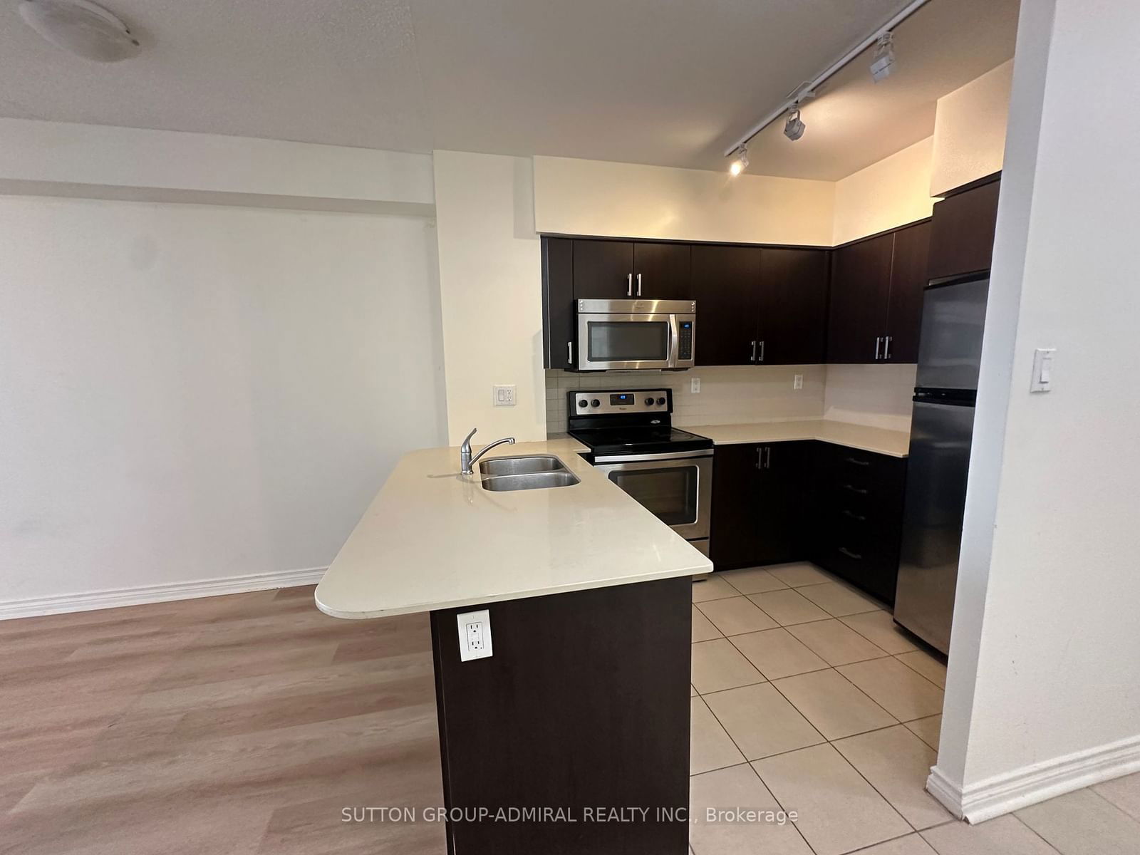 736 Bay St, unit 1608 for rent