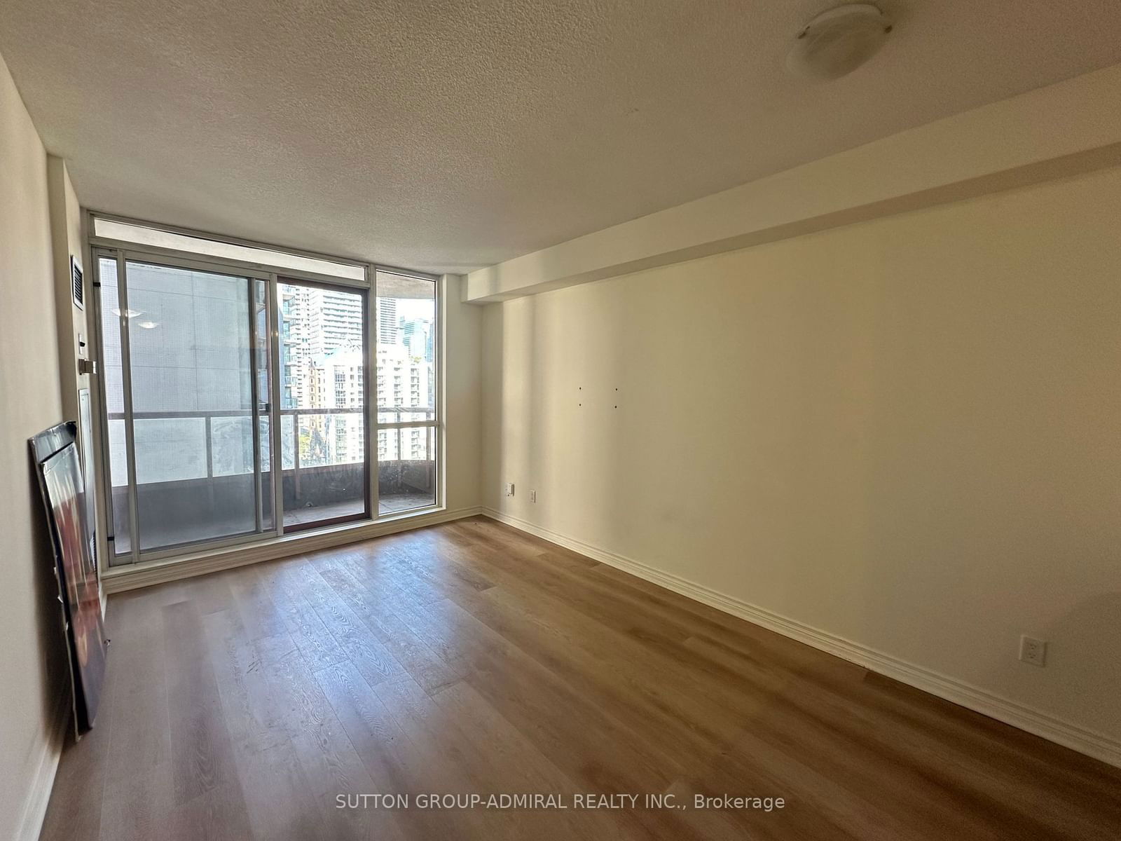 736 Bay St, unit 1608 for rent