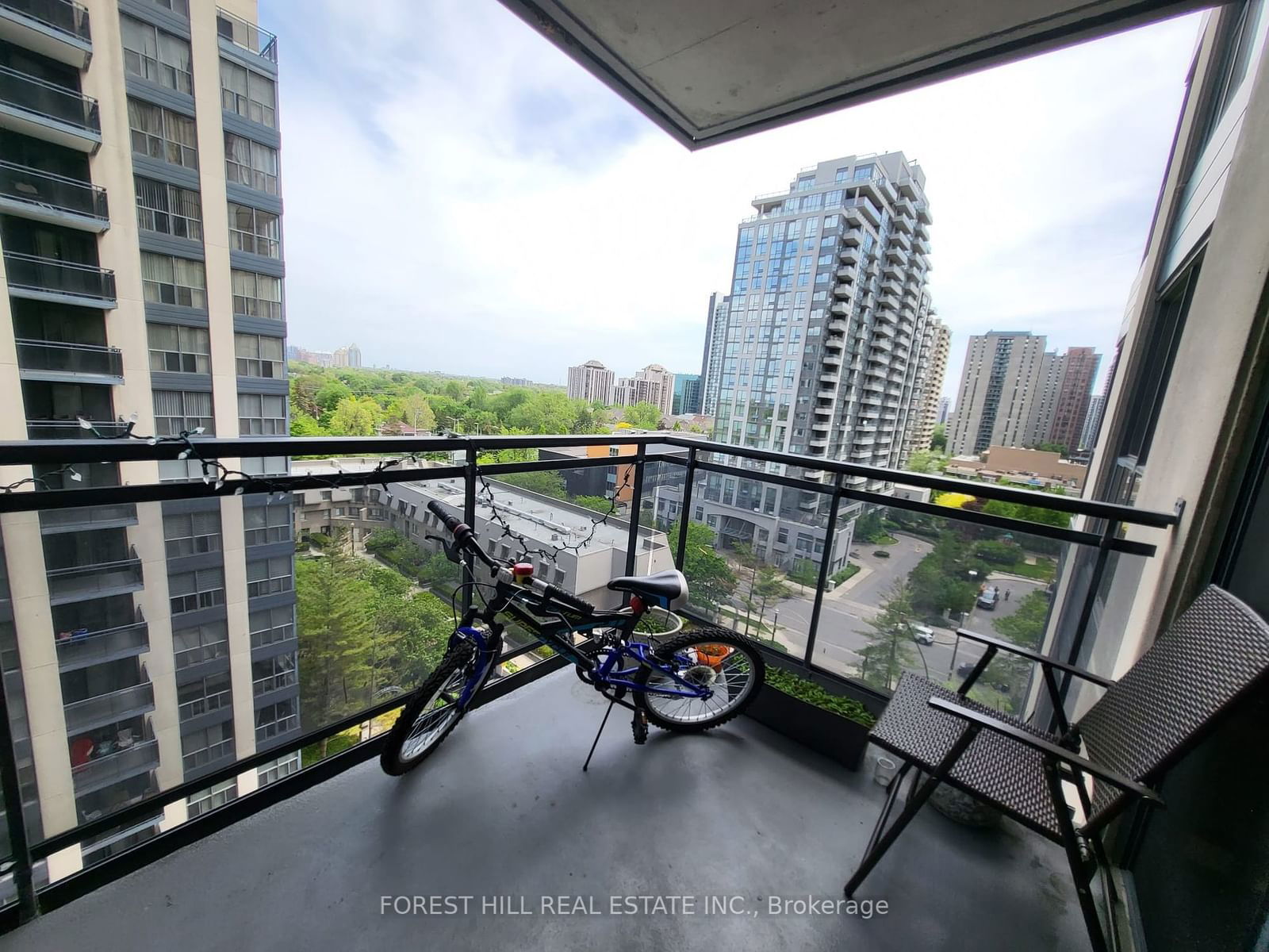 18 Hollywood Ave, unit 1003 for rent