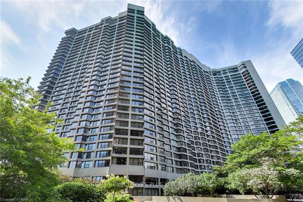 65 HARBOUR Sq, unit 807 for sale