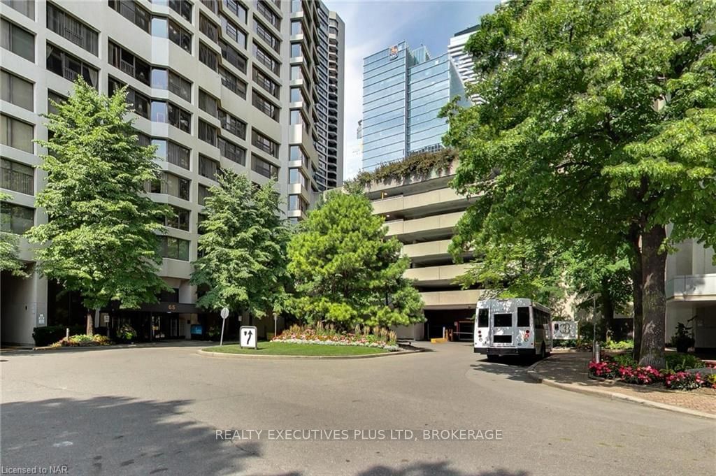 65 HARBOUR Sq, unit 807 for sale