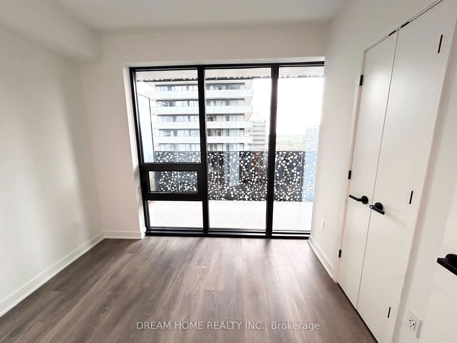 55 Charles St E, unit 1512 for rent