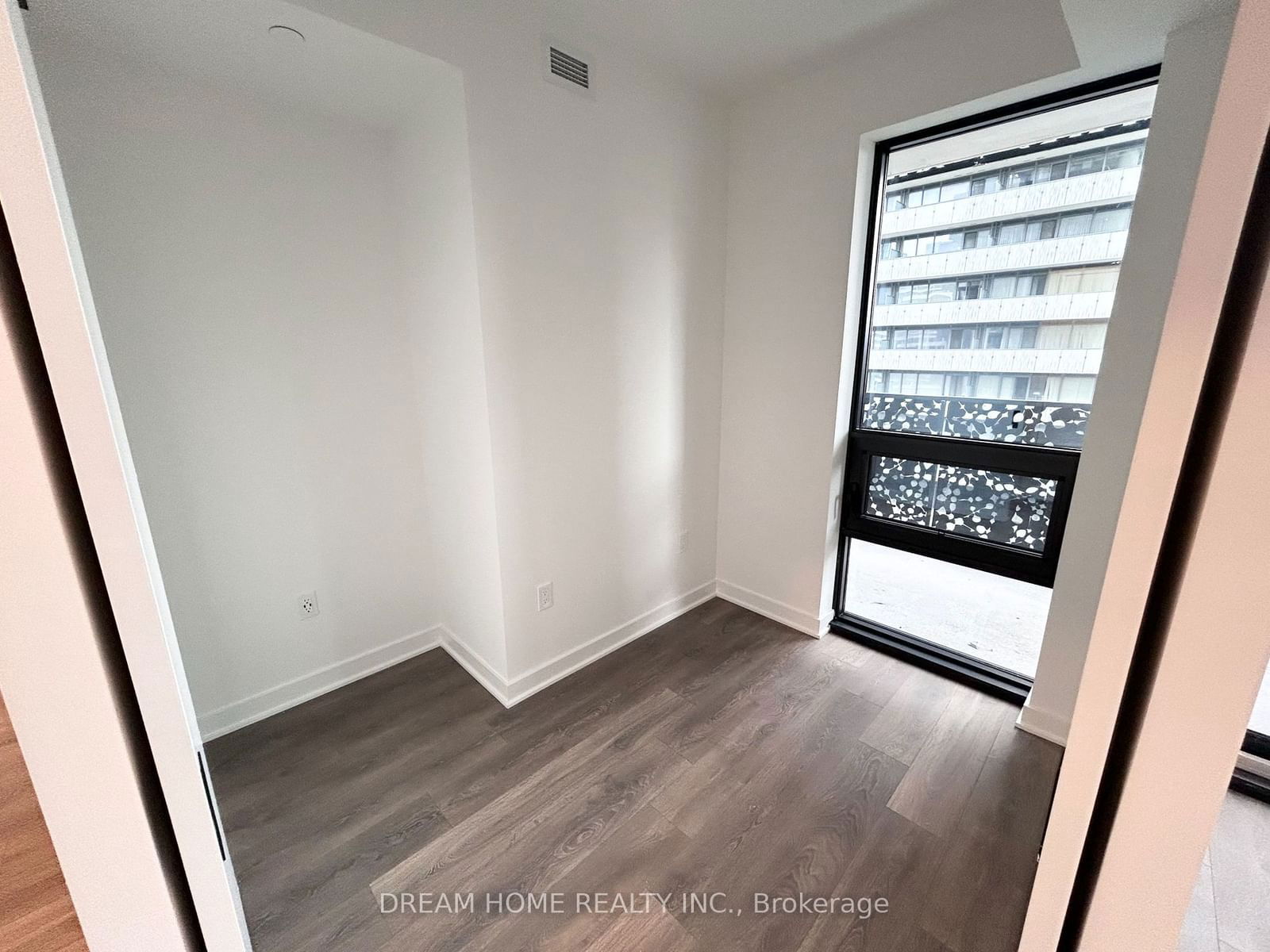 55 Charles St E, unit 1512 for rent