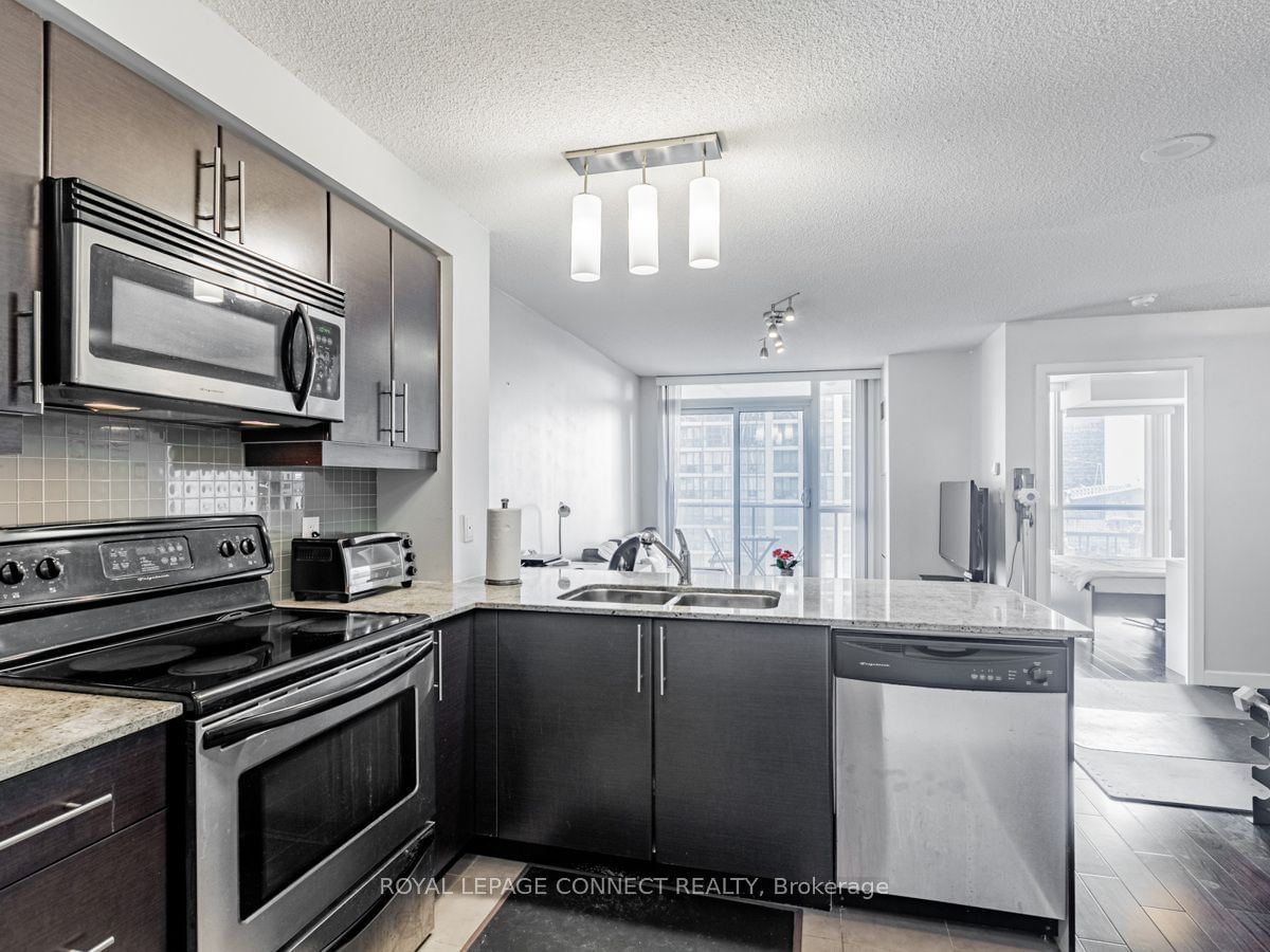 18 Harbour St, unit 1407 for rent