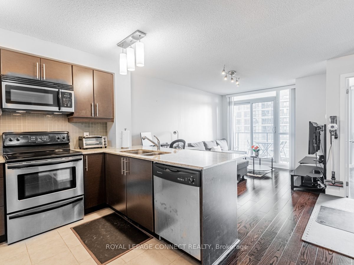 18 Harbour St, unit 1407 for rent