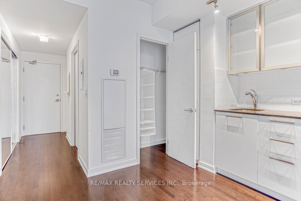 12 York St, unit 1308 for rent