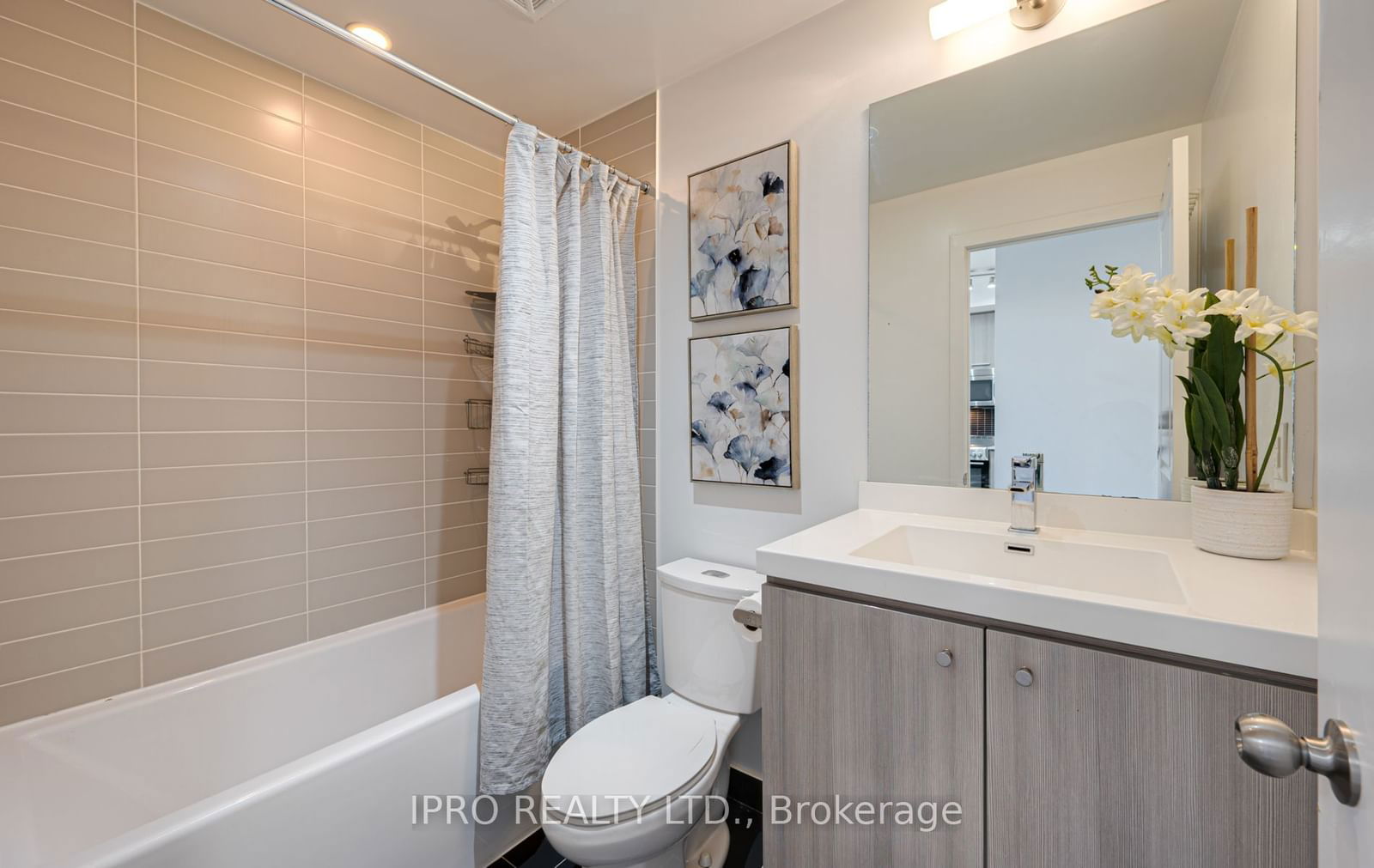 105 George St, unit 1602 for sale