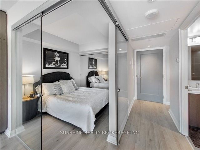 155 Yorkville Ave, unit 1518 for sale