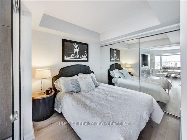 155 Yorkville Ave, unit 1518 for sale