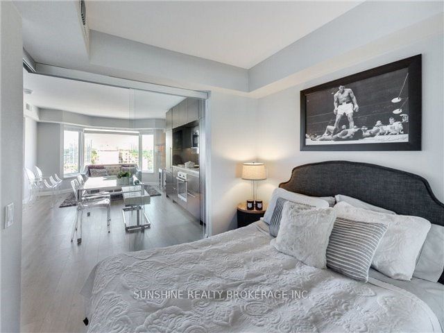 155 Yorkville Ave, unit 1518 for sale