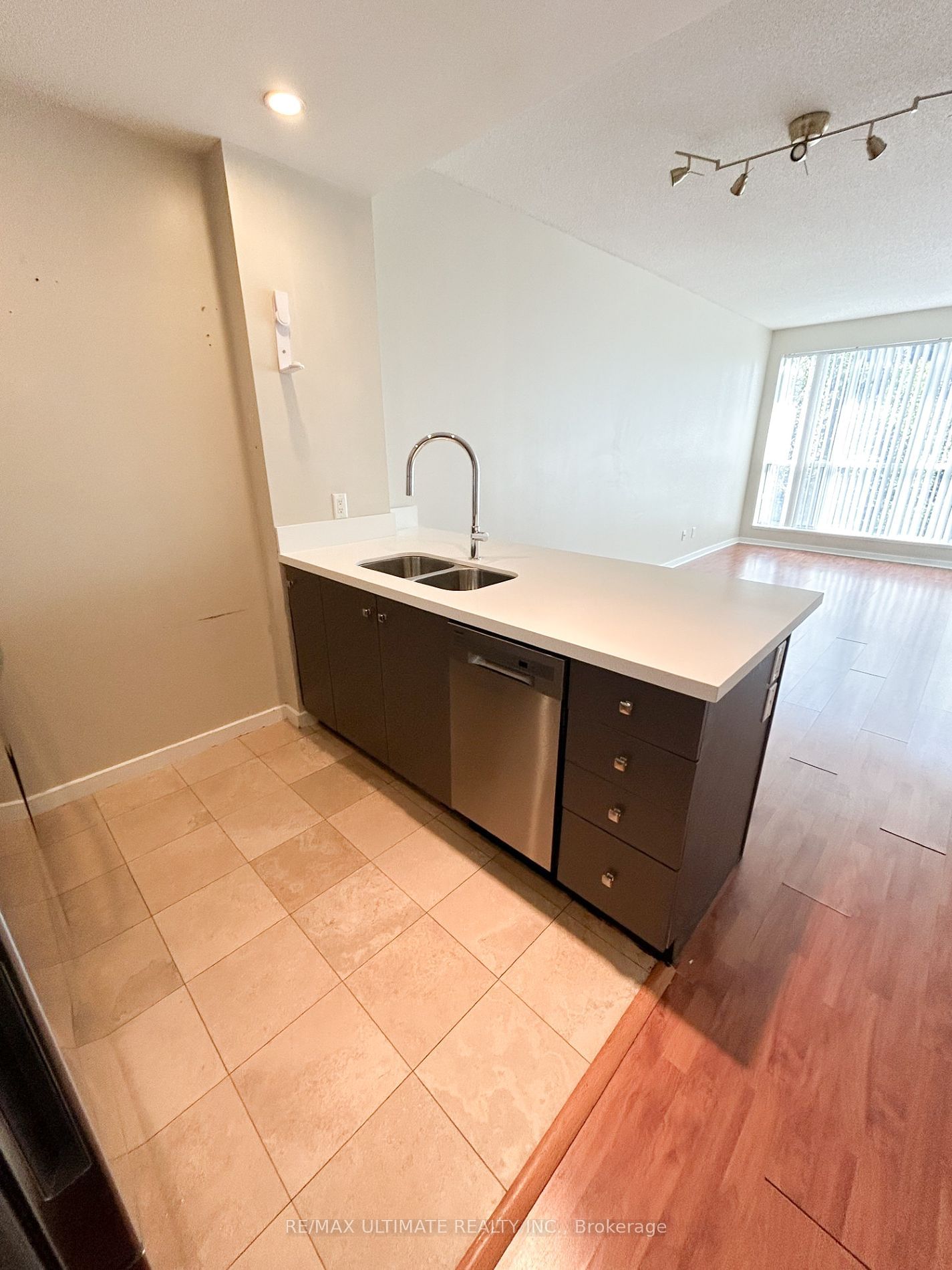 208 Queens Quay W, unit 302 for rent