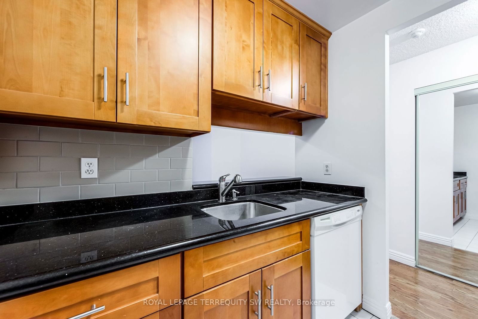 1055 Bay St, unit 407 for sale