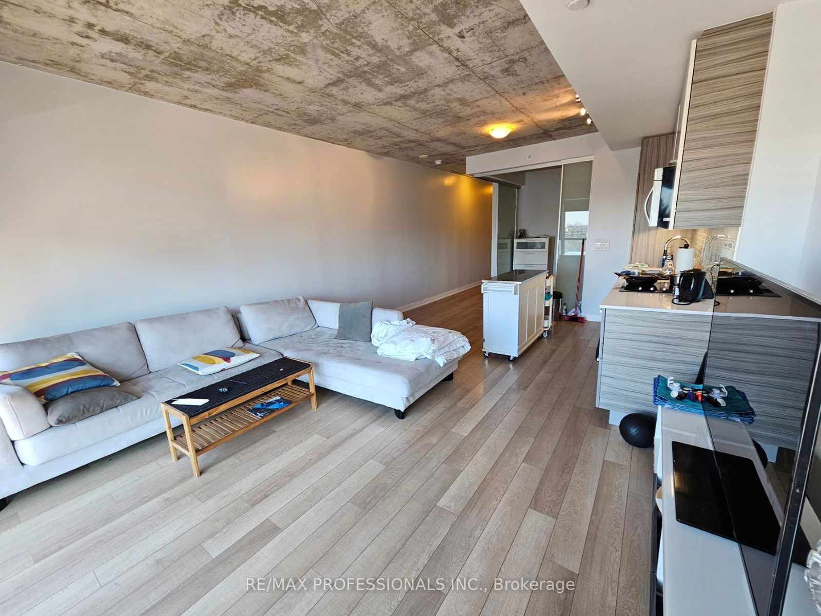 210 Simcoe St, unit 1304 for rent