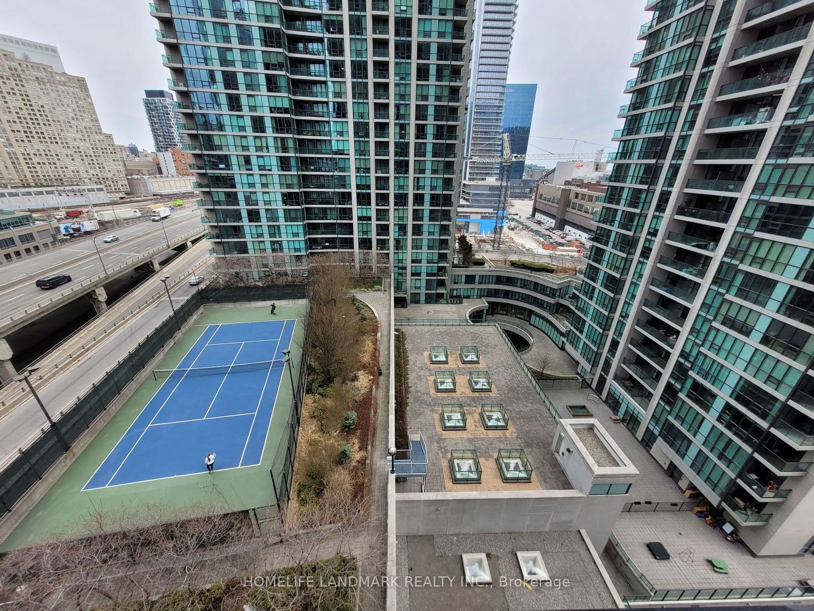 18 Harbour St, unit 1207 for rent