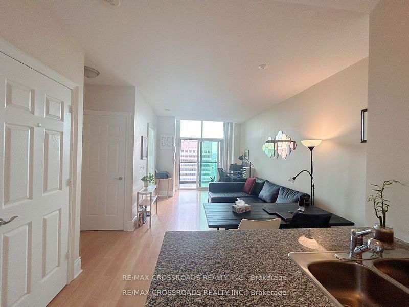 15 greenview Ave, unit ph1 for rent