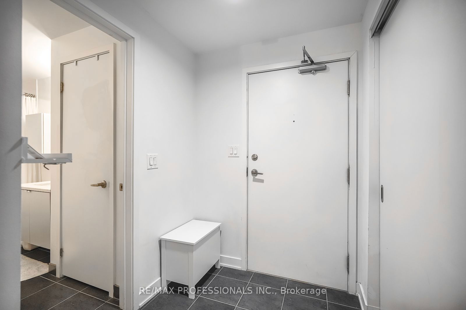 400 Wellington St W, unit 302 for rent