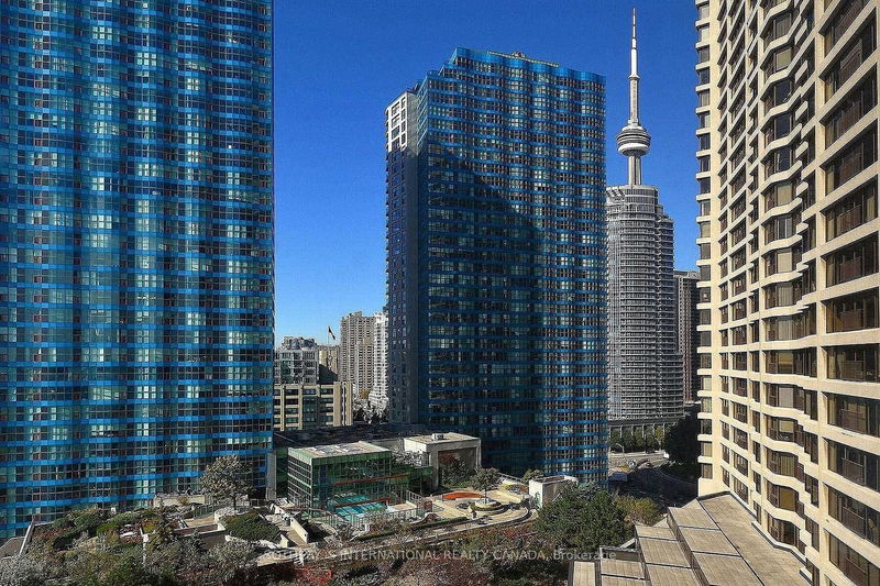 77 Harbour Sq, unit 712 for rent