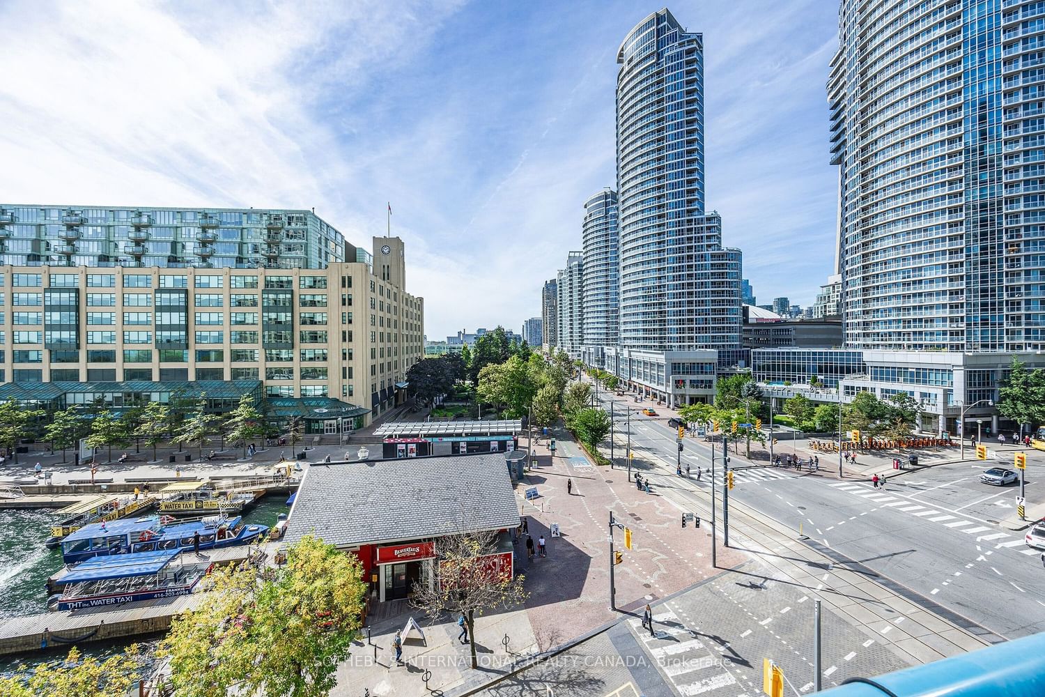 77 Harbour Sq, unit 712 for rent