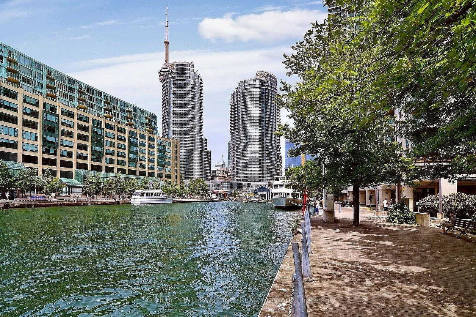 77 Harbour Sq, unit 712 for rent