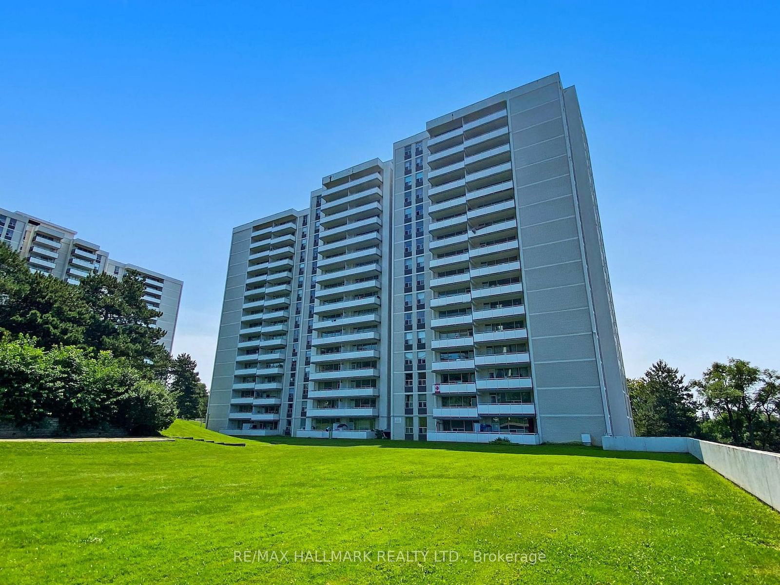 10 Parkway Forest Dr, unit 1112 for sale