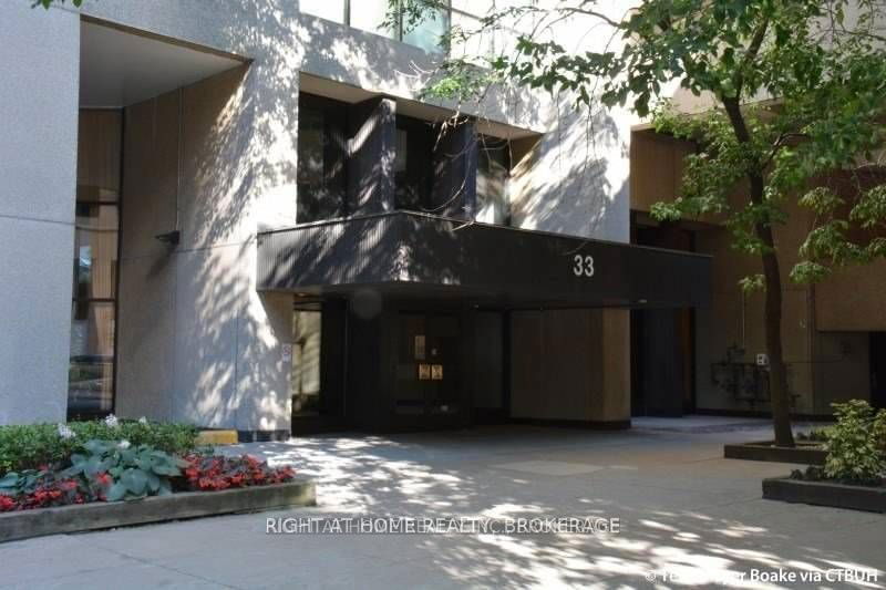 33 Harbour Sq, unit 1822 for rent