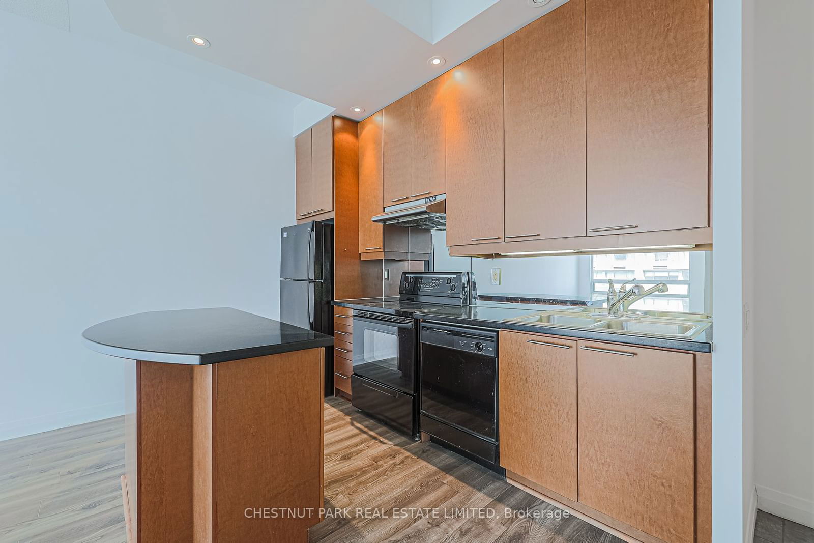 1121 Bay St, unit 1904 for rent