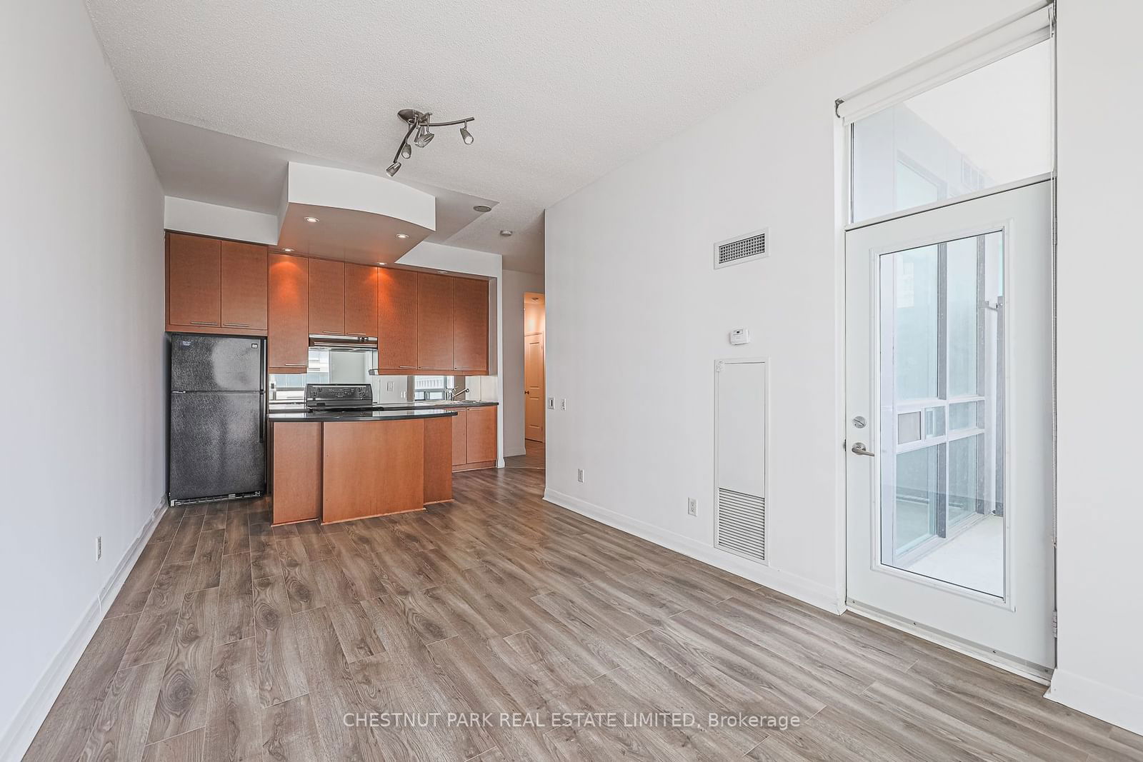 1121 Bay St, unit 1904 for rent