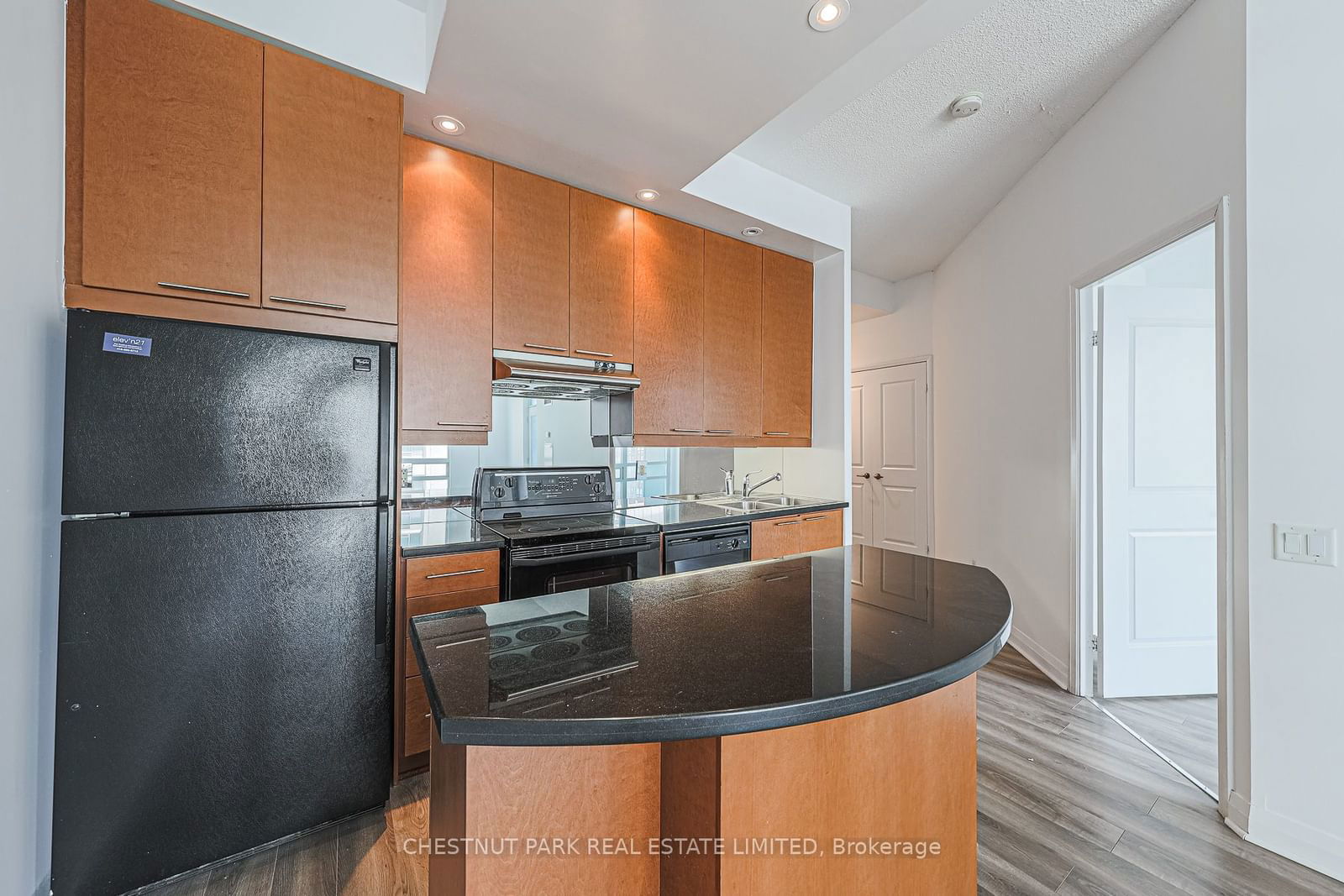 1121 Bay St, unit 1904 for rent