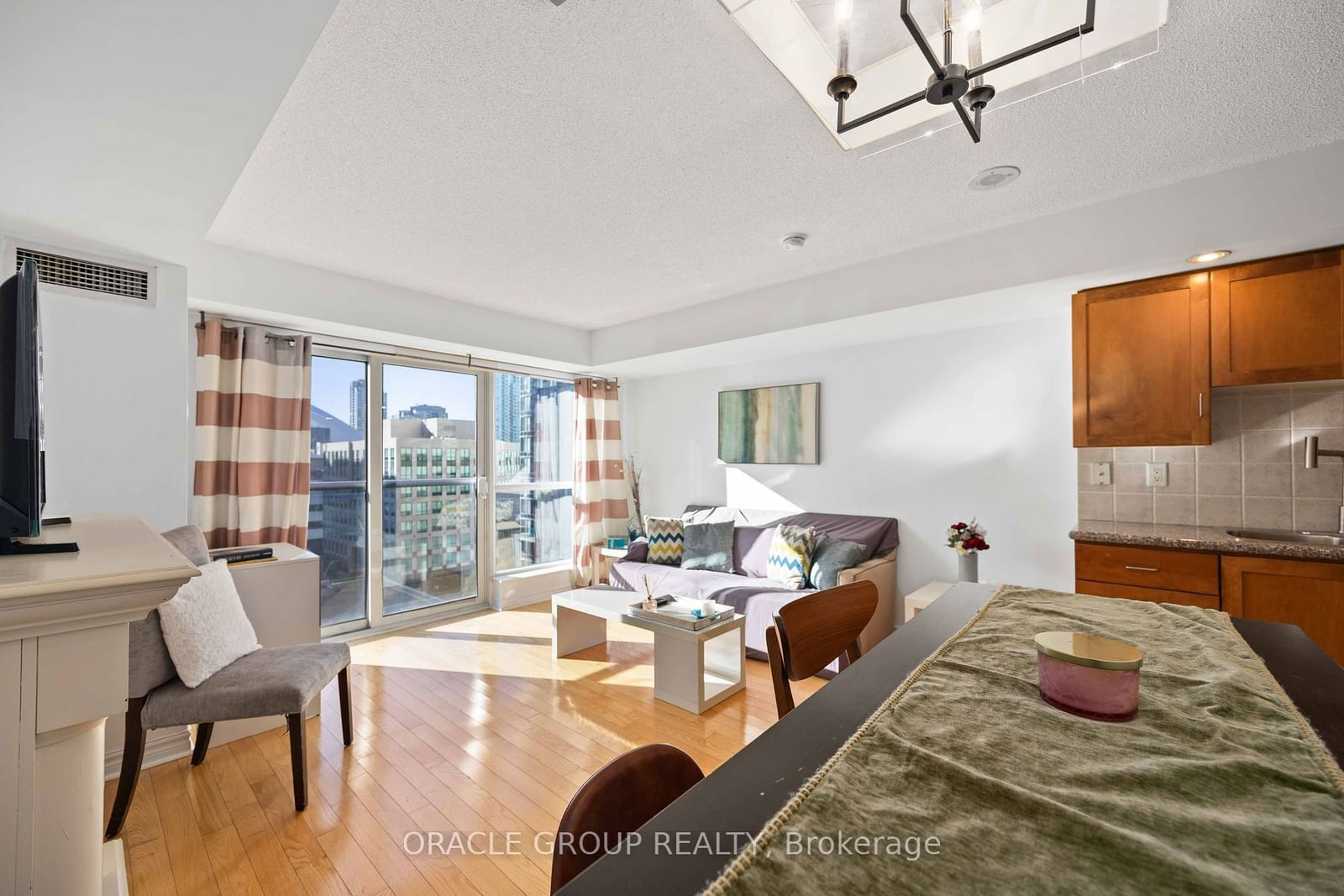 250 Wellington St W, unit 1034 for sale