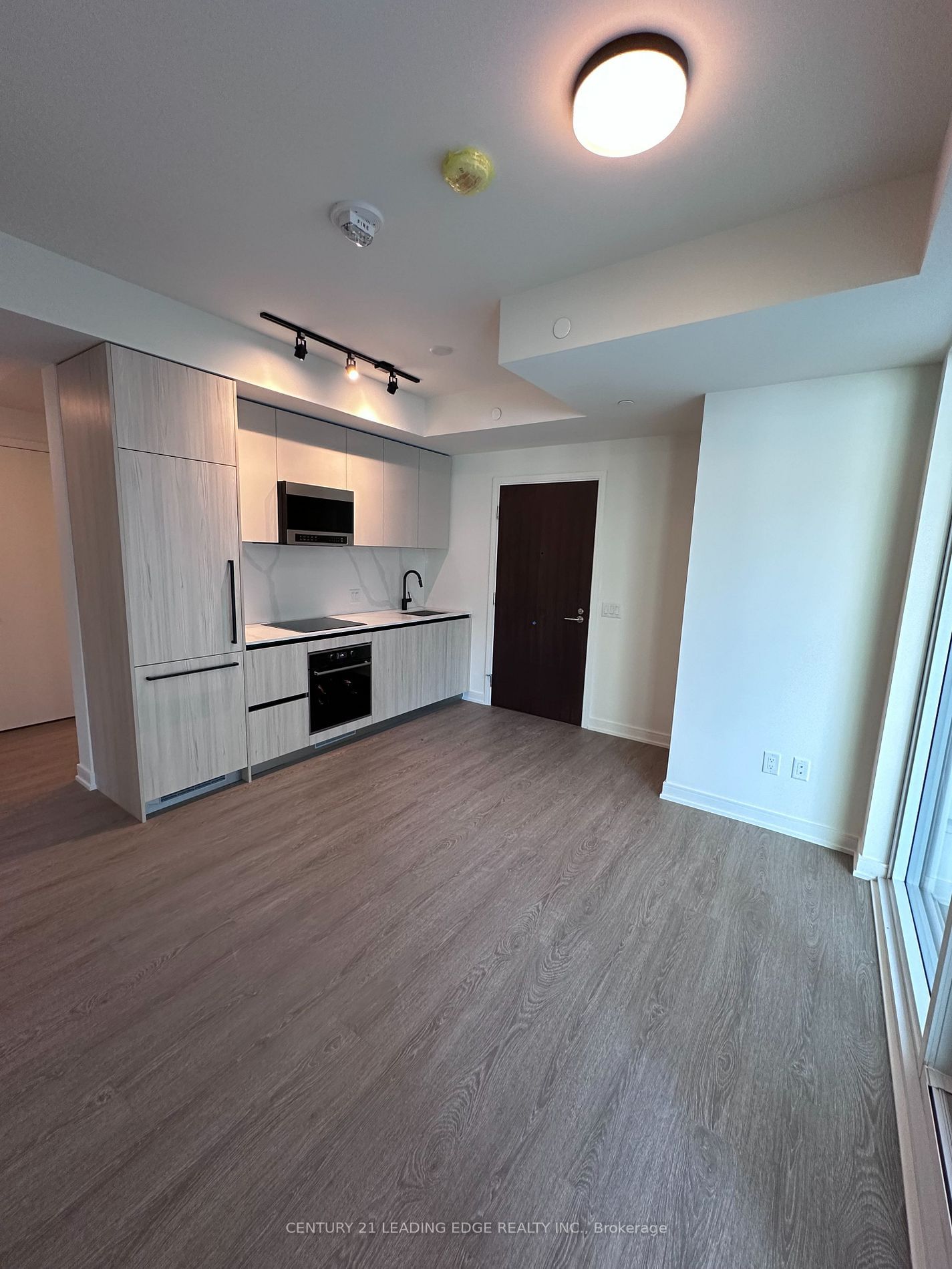 425 FRONT St E, unit 415 for rent