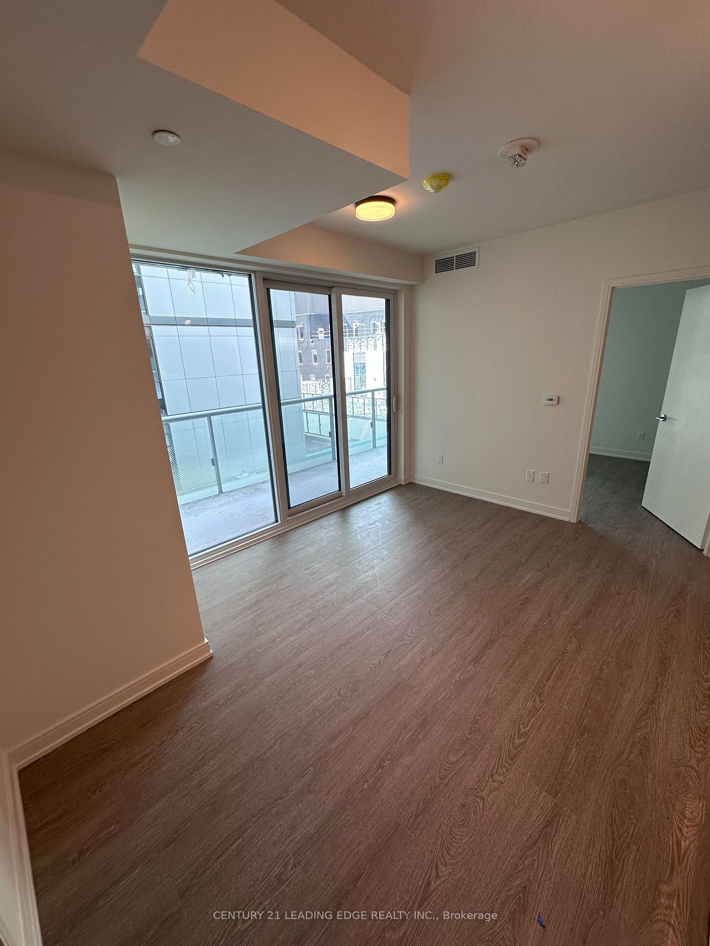 425 FRONT St E, unit 415 for rent