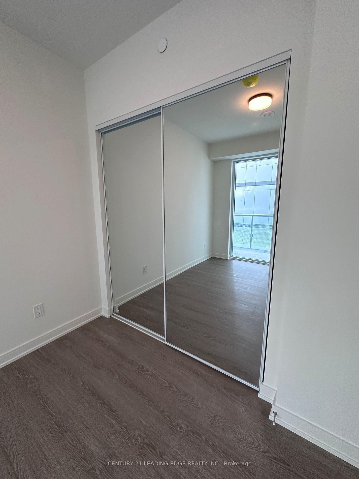 425 FRONT St E, unit 415 for rent