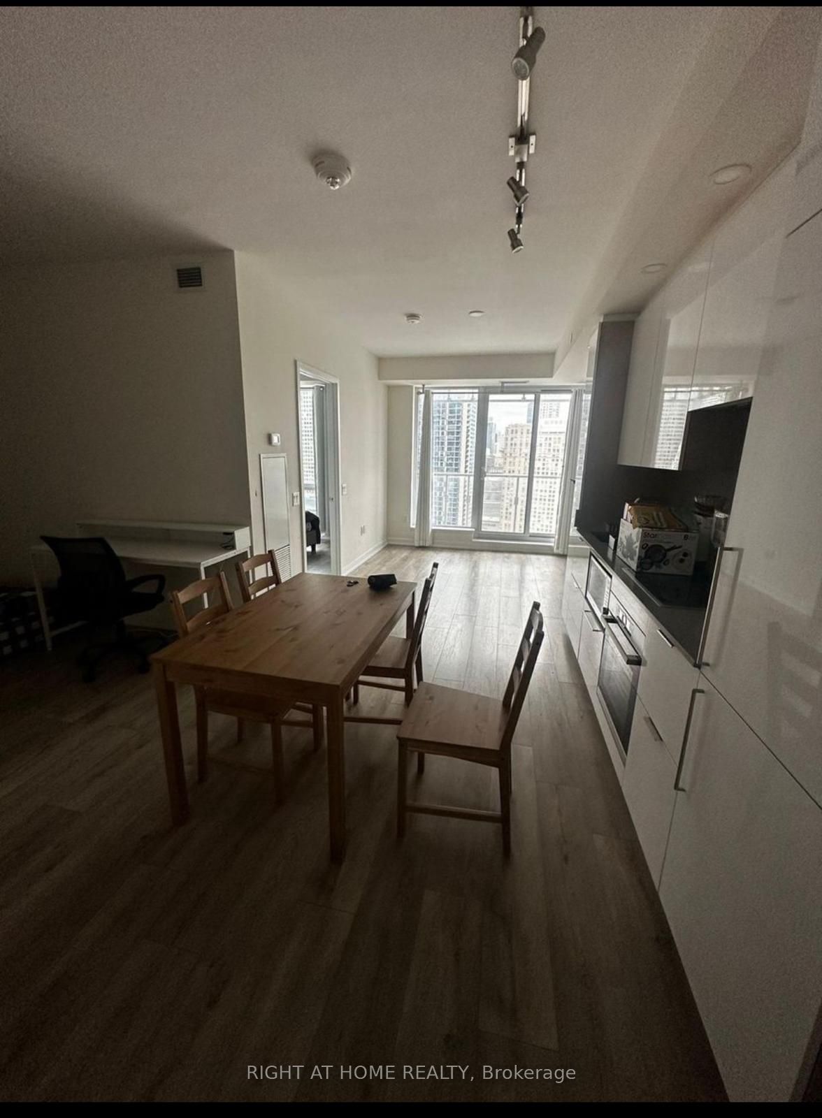 28 freeland St N, unit 2506 for rent