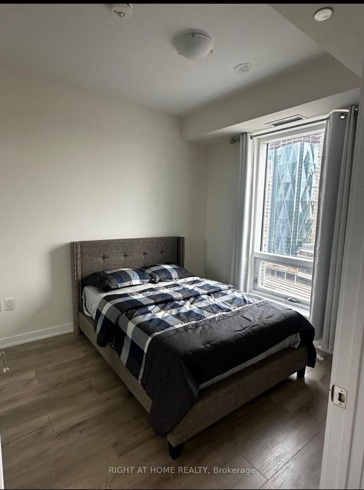 28 freeland St N, unit 2506 for rent